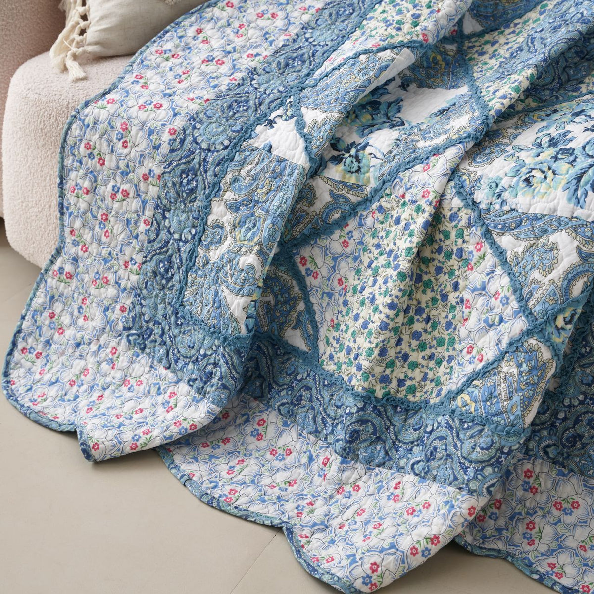 Tache Petal Dance White Blue FloralPatchwork Quilted Throw Blanket (JHW-646)